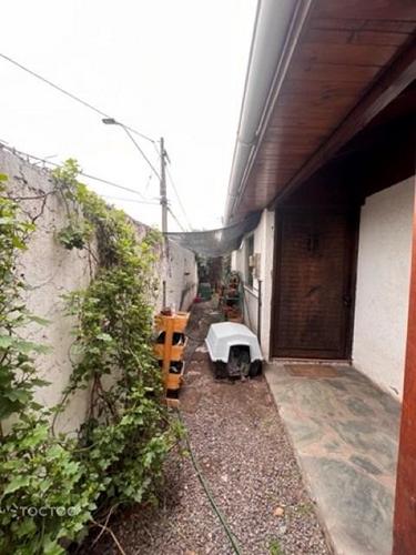 Se arrienda hermosa y amplia casa con piscina en la comuna de Las Condes