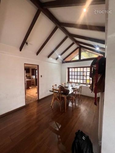 Se arrienda hermosa y amplia casa con piscina en la comuna de Las Condes
