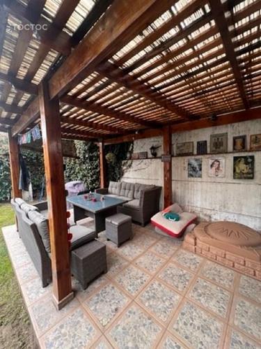 Se arrienda hermosa y amplia casa con piscina en la comuna de Las Condes
