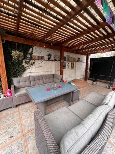Se arrienda hermosa y amplia casa con piscina en la comuna de Las Condes