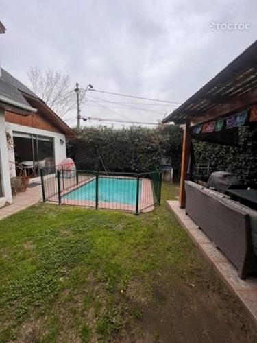 Se arrienda hermosa y amplia casa con piscina en la comuna de Las Condes