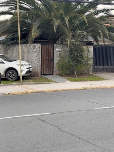 Se arrienda hermosa y amplia casa con piscina en la comuna de Las Condes