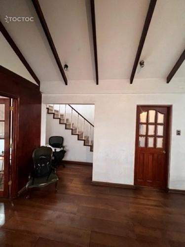Se arrienda hermosa y amplia casa con piscina en la comuna de Las Condes