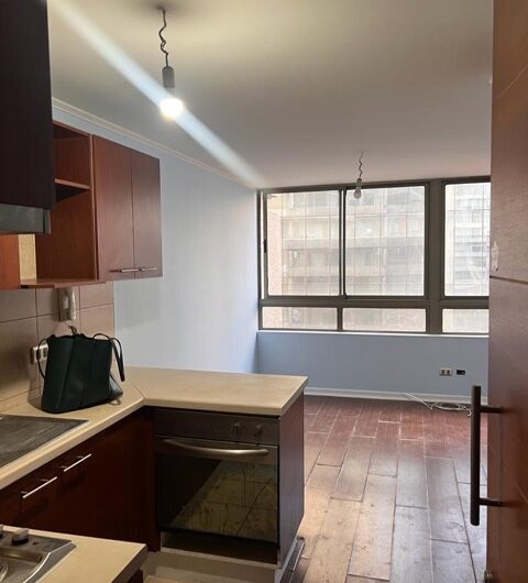 Departamento en arriendo cerca del Metro Cal y Canto – ¡Conectividad, comodidad y excelente precio!
