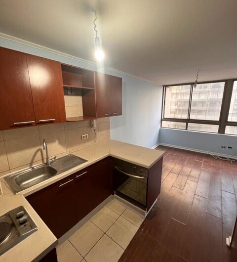Departamento en arriendo cerca del Metro Cal y Canto – ¡Conectividad, comodidad y excelente precio!