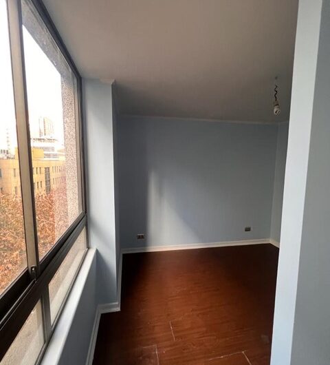 Departamento en arriendo cerca del Metro Cal y Canto – ¡Conectividad, comodidad y excelente precio!