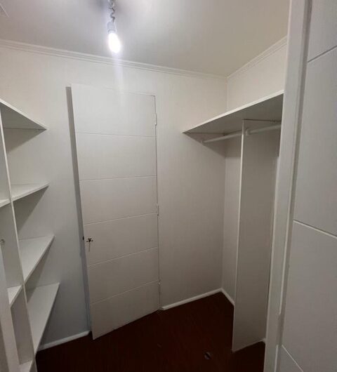 Departamento en arriendo cerca del Metro Cal y Canto – ¡Conectividad, comodidad y excelente precio!