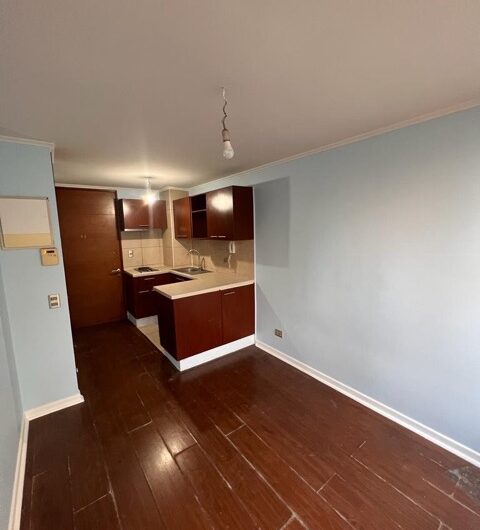 Departamento en arriendo cerca del Metro Cal y Canto – ¡Conectividad, comodidad y excelente precio!